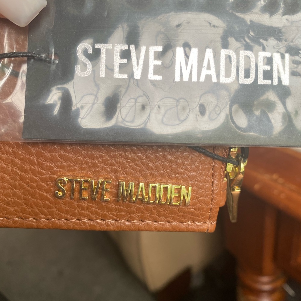 Steve Madden wallet and earbud case